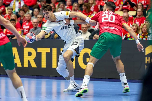 22 01 2026, Handball, Men s EHF EURO 2026, Germany Portugal, Jyske Bank Boxing in Herning, Denmark, Main Round Julian Köster Germany 18 in duel against Miguel Jose Soares Neves Portugal 20 Denmark