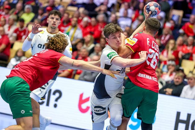 22 01 2026, Handball, Men s EHF EURO 2026, Germany Portugal, Jyske Bank Boxing in Herning, Denmark, Main Round Nils Lichtlein Germany 03 in duel against Gabriel Oliveira Cavalcanti Portugal 95 Francisco Mota Costa Portugal 26 Denmark