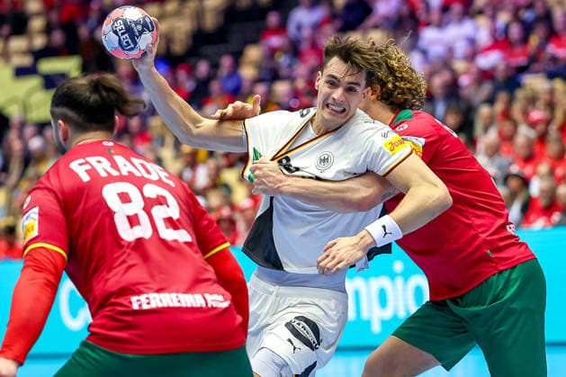 22 01 2026, Handball, Men s EHF EURO 2026, Germany Portugal, Jyske Bank Boxing in Herning, Denmark, Main Round Julian Köster Germany 18 in duel against Gabriel Oliveira Cavalcanti Portugal 95 Denmark