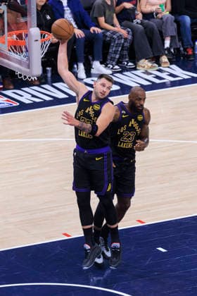 January 22, 2026, Inglewood, California, USA: Luka Doncic 77 and LeBron James 23 of the Los Angeles Lakers during their regular season NBA, Basketball Herren, USA game against the Los Angeles Clippers on Thursday January 22, 2026 at Intuit Dome in Inglewood, California. ARIANA RUIZ PI Inglewood USA - ZUMAp124 20260122_zaa_p124_009 Copyright: xArianaxRuizx
