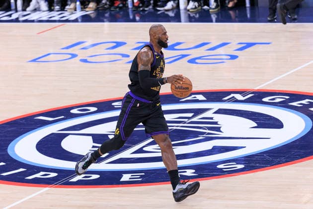January 22, 2026, Inglewood, California, USA: LeBron James 23 of the Los Angeles Lakers during a 2025 NBA, Basketball Herren, USA regular season game against the Los Angeles Clippers on Thursday January 22, 2026 at Intuit Dome Arena in Inglewood, California. JAVIER ROJAS PI Inglewood USA - ZUMAp124 20260122_zaa_p124_021 Copyright: xJavierxRojasx