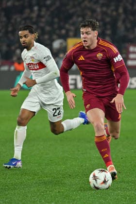 Soccer, Europa League match, AS Roma v VfB Stuttgart Lorenz Assignon of VfB Stuttgarts,Evan Ferguson of AS Roma during the Europa League match between AS Roma v VfB Stuttgart at Olimpico stadium in Rome, Italy, Jan 22nd, 2026 Imago-Images Emmefoto Copyright: xImago-Images Emmefotox