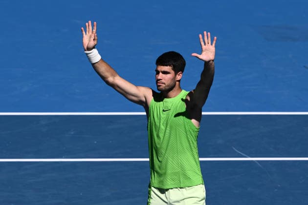 TENNIS AUSTRALIAN OPEN, Carlos Alcaraz of Spain celebrates match point during the Men™s 3rd round match against Corentin Moutet of France on day 6 of the 2026 Australian Open tennis tournament at Melbourne Park in Melbourne, Friday, January 23, 2026. ( NO ARCHIVING MELBOURNE VICTORIA AUSTRALIA  Copyright: xJOELxCARRETTx 20260123121507866899