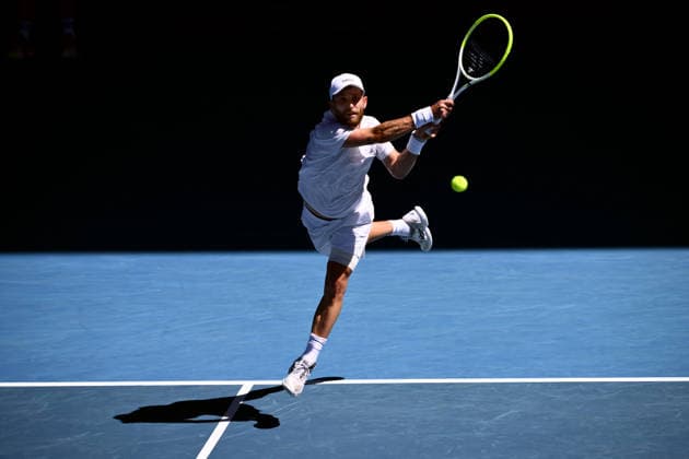 TENNIS AUSTRALIAN OPEN, Corentin Moutet of France in action during the Men™s 3rd round match against Carlos Alcaraz of Spain on day 6 of the 2026 Australian Open tennis tournament at Melbourne Park in Melbourne, Friday, January 23, 2026. ( NO ARCHIVING MELBOURNE VICTORIA AUSTRALIA  Copyright: xJOELxCARRETTx 20260123172950236944