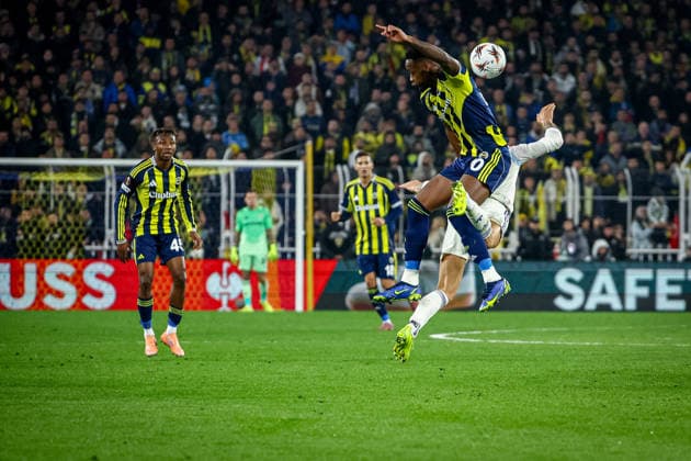 Fenerbahce vs Aston Villa UEFA Europa League 2025-26 MD7 Jhon Duran of Fenerbahce SK jumps to catch the ball during the match. Fenerbahce and Aston Villa faced each other at UEFA Europa League 2025 26 League Phase MD7. The match took place in Chobani Fenerbahce Sukru Saracoglu Stadium on January 22th, 2026. Istanbul Istanbul Turkey Copyright: xBurakxBasturkx