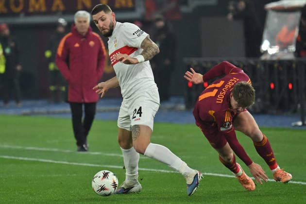 CALCIO - UEFA Europa League - AS Roma vs VfB Stuttgart Jeff Chabot of VfB Stuttgart,Evan Ferguson of AS Roma during the Europa League match between AS Roma v VfB Stuttgart at Olimpico stadium in Rome, Italy, Jan 22nd, 2026 Mattia Vian Rome Italy  Copyright: xIPAxSport ABACAx