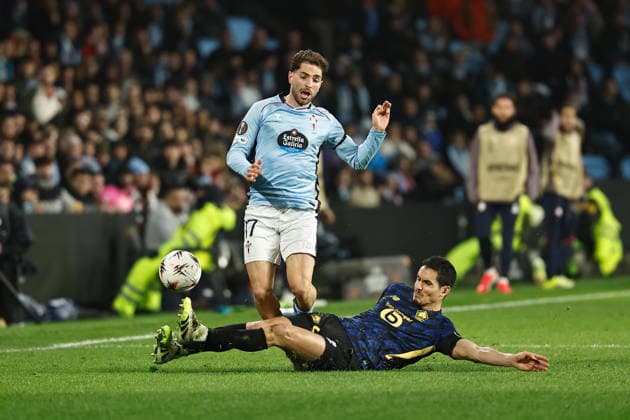 (L-R) Javi Rueda (Celta), Aissa Mandi (Lille), JANUARY 22, 2026 - Football Soccer : UEFA Europa League league phase match day 7 between RC Celta de Vigo - Lille OSC at the Estadio Balaidos in Vigo, Spain. Noxthirdxpartyxsales  aflo_317083203