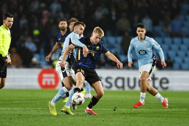 (L-R) Oscar Mingueza (Celta), Hakon Haraldsson (Lille), JANUARY 22, 2026 - Football Soccer : UEFA Europa League league phase match day 7 between RC Celta de Vigo - Lille OSC at the Estadio Balaidos in Vigo, Spain. Noxthirdxpartyxsales  aflo_317083228