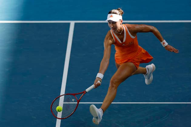 TENNIS AUSTRALIAN OPEN, Iva Jovic of the USA in action during the Women™s 3rd round match against Jasmine Paolini of Italy on day 6 of the 2026 Australian Open tennis tournament at Melbourne Park in Melbourne, Friday, January 23, 2026. ( NO ARCHIVING MELBOURNE VICTORIA AUSTRALIA  Copyright: xROBxPREZIOSOx 20260123193984291417