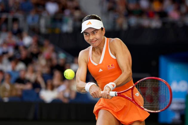 TENNIS AUSTRALIAN OPEN, Iva Jovic of the USA in action during the Women™s 3rd round match against Jasmine Paolini of Italy on day 6 of the 2026 Australian Open tennis tournament at Melbourne Park in Melbourne, Friday, January 23, 2026. ( NO ARCHIVING MELBOURNE VICTORIA AUSTRALIA  Copyright: xROBxPREZIOSOx 20260123119261099395