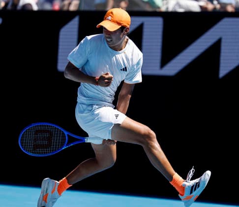 (260123) -- MELBOURNE, Jan. 23, 2026 -- Learner Tien of the United States hits a return during the men s singles third round match against Nuno Borges of Portugal at the Australian Open 2026 tennis tournament in Melbourne, Australia, Jan. 23, 2026. ) (SP)AUSTRALIA-MELBOURNE-TENNIS-AUSTRALIAN OPEN-MEN S SINGLES MaxPing 