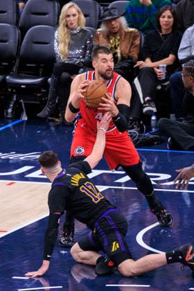 January 22, 2026, Inglewood, California, USA: Jake LaRavia 12 of the Los Angeles Lakers loses the ball to Ivica Zubac 40 of the Los Angeles Clippers during a 2025 NBA, Basketball Herren, USA regular season game on Thursday January 22, 2026 at Intuit Dome Arena in Inglewood, California. Clippers defeat Lakers, 112-104. JAVIER ROJAS PI Inglewood USA - ZUMAp124 20260122_zaa_p124_046 Copyright: xJavierxRojasx