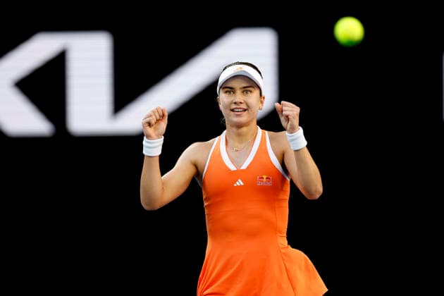 TENNIS AUSTRALIAN OPEN, Iva Jovic of the USA celebrates match point during the Women™s 3rd round match against Jasmine Paolini of Italy on day 6 of the 2026 Australian Open tennis tournament at Melbourne Park in Melbourne, Friday, January 23, 2026. ( NO ARCHIVING MELBOURNE VICTORIA AUSTRALIA  Copyright: xROBxPREZIOSOx 20260123120450120214