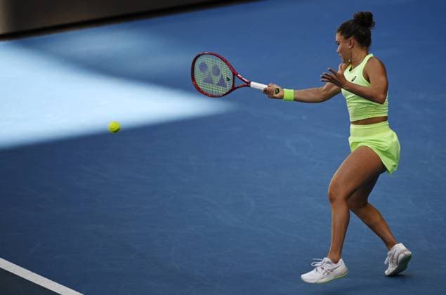 (260122) -- MELBOURNE, Jan. 23, 2026 -- Jasmine Paolini of Italy hits a return during the women s singles 3rd round match against Iva Jovic of the United States at the Australian Open tennis tournament in Melbourne, Australia, Jan. 23, 2026. (Photo by Xinhua) (SP)AUSTRALIA-MELBOURNE-TENNIS-AUSTRALIAN OPEN-WOMEN S SINGLES WangxShen 