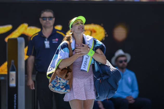 Australian Open 2026 MELBOURNE, AUSTRALIA - JANUARY 23: Zeynep Sonmez (TUR) thanks the crowd after losing her match to Yulia Putintseva (KAZ) (not seen) during round 3 at the Australian Open grand slam tennis tournament at Melbourne Park in Melbourne, Australia on January 23, 2026 Mark Avellino Anadolu Melbourne Australia. Editorial use only. Please get in touch for any other usage.  Copyright: x2026xAnadoluxMarkxAvellinox
