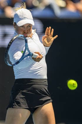 Australian Open 2026 MELBOURNE, AUSTRALIA - JANUARY 23: Yulia Putintseva (KAZ ) in action against Zeynep Sonmez (TUR) (not seen) during round 3 at the Australian Open grand slam tennis tournament at Melbourne Park in Melbourne, Australia on January 23, 2026 Mark Avellino Anadolu Melbourne Australia. Editorial use only. Please get in touch for any other usage.  Copyright: x2026xAnadoluxMarkxAvellinox