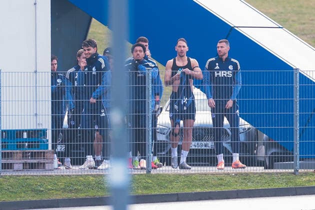 23 01 2026, Football, Season 2025 2026, Training FC Schalke 04, f l Anton Donkor FC Schalke 04 , Nikola Katic FC Schalke 04 , Edin Dzeko FC Schalke 04 , Gelsenkirchen Training ground of S04 Hamburg Germany xRHR PHOTO DEx Copyright: DennisxEwert RHR-FOTOx RHR-FOTO DE