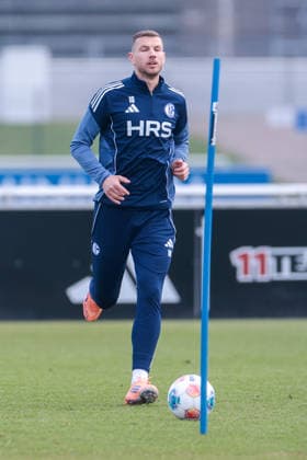 23 01 2026, Football, Season 2025 2026, Training FC Schalke 04, Edin Dzeko FC Schalke 04 , Gelsenkirchen Training ground of S04 Hamburg Germany xRHR PHOTO DEx Copyright: DennisxEwert RHR-FOTOx RHR-FOTO DE