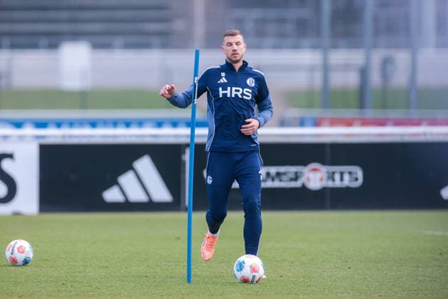 23 01 2026, Football, Season 2025 2026, Training FC Schalke 04, Edin Dzeko FC Schalke 04 , Gelsenkirchen Training ground of S04 Hamburg Germany xRHR PHOTO DEx Copyright: DennisxEwert RHR-FOTOx RHR-FOTO DE