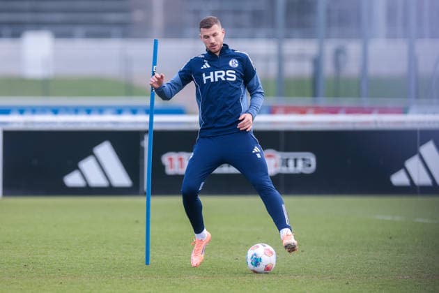 23 01 2026, Football, Season 2025 2026, Training FC Schalke 04, Edin Dzeko FC Schalke 04 , Gelsenkirchen Training ground of S04 Hamburg Germany xRHR PHOTO DEx Copyright: DennisxEwert RHR-FOTOx RHR-FOTO DE