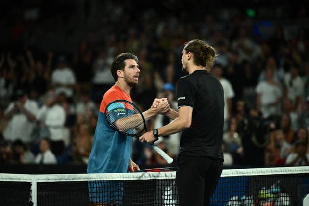 TENNIS AUSTRALIAN OPEN, Alexander Zverev of Germany is congratulated by Cameron Norrie of Great Britian following his win in the Men™s 3rd round match on day 6 of the 2026 Australian Open tennis tournament at Melbourne Park in Melbourne, Wednesday, January 22, 2026. ( NO ARCHIVING MELBOURNE VICTORIA AUSTRALIA  Copyright: xJOELxCARRETTx 20260123122633513280