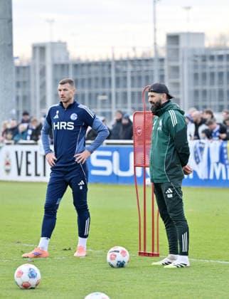 Edin Dzeko FC Schalke 04 , Coach Miron Muslic FC Schalke 04 , v li 23 01 2026, Soccer 2 Bundesliga, Season 2025 2026, Training FC Schalke 04 Gelsenkirchen Nordrhein Westfalen Germany Team2