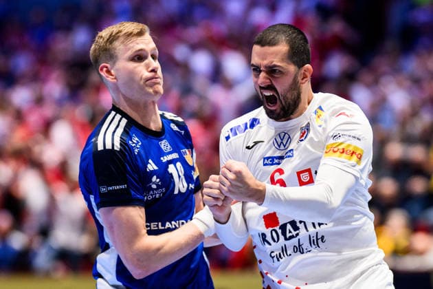 260123 Ellidi Vidarsson of Iceland looks dejected and Mario Sostaric of Croatia celebrates during the EHF European Handball Championship main round match between Iceland and Croatia on January 23, 2026 in Malmö Photo Petter Arvidson BILDBYRAN kod PA PA1134 handball handball handball handballs em 2026 croatia croatia island iceland ehf european handball championship bbeng grappa33 jubel depp celebrates  Copyright: PETTERxARVIDSON BB260123PA062