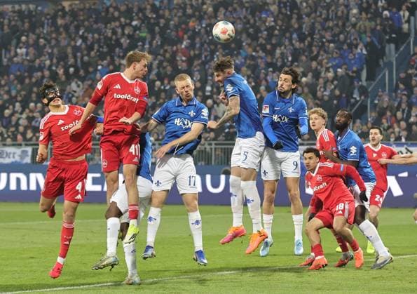 23 01 2026 Soccer Season 2025 2026 2 Soccer Bundesliga 19 Matchday SV Darmstadt 98 SVD D98 Lilien 1 FC Nürnberg FCN Club Sportfoto Zink DaMa xdaxmax DFL regulations prohibit any use of photographs as image sequences and or quasi video only for editorial use Eric Porstner 41, 1 FC Nürnberg FCN in header duel with Kai Klefisch 17, SV Darmstadt 98 D98 SV98