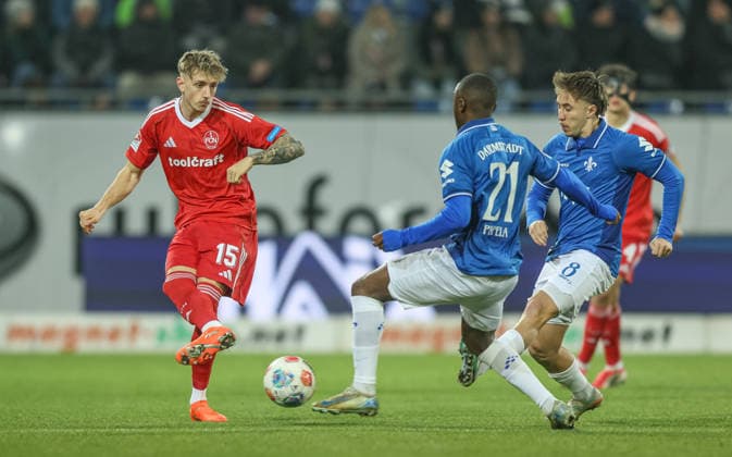 GER, Darmstadt, SV Darmstadt 98 vs 1 FC Nürnberg, 2 Bundesliga, Football, DFB, Season 2025 2026, Merck Stadion am Böllenfalltor, 19 Matchday in picture f l Tim Drexler 1 FC Nürnberg 15 , Merveille Papela SV Darmstadt 98 21 DFB DFL REGULATIONS PROHIBIT ANY USE OF PHOTOGRAPHS AS IMAGE SEQUENCES AND OR QUASI VIDEO, 23 01 2026 Copyright: HMBxMedia HendrikxHamelau