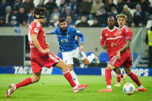 Soccer 2 Bundesliga, Matchday 19, SV Darmstadt 98 1 FC Nürnberg on 23 01 2026 in Darmstadt Merck Stadion am Böllenfalltor , Germany, Season 2025 2026 DFB DFL REGULATIONS PROHIBIT ANY USE OF PHOTOGRAPHS as IMAGE SEQUENCES and or QUASI VIDEO Marco Richter 23, SVD shoots on goal, Tim Drexler 15, FCN and Fabio Gruber 4, FCN are late Darmstadt Merck Stadion am Böllenfalltor Germany Copyright: xChristophxKinzingerx