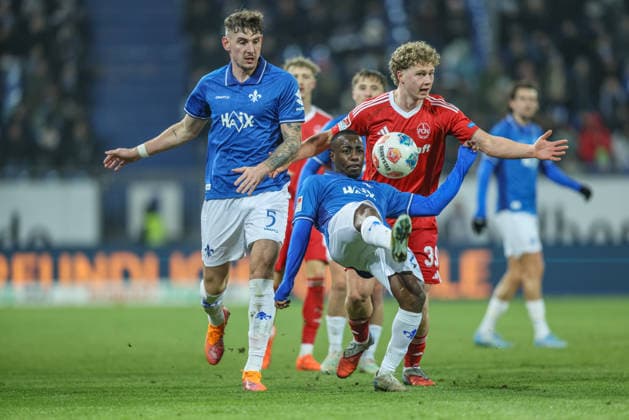 GER, Darmstadt, SV Darmstadt 98 vs 1 FC Nürnberg, 2 Bundesliga, Football, DFB, Season 2025 2026, Merck Stadion am Böllenfalltor, 19 Matchday in picture from l Matej Maglica SV Darmstadt 98 5 , Piet Scobel 1 FC Nürnberg 39 , Merveille Papela SV Darmstadt 98 21 , Duel DFB DFL REGULATIONS PROHIBIT ANY USE OF PHOTOGRAPHS AS IMAGE SEQUENCES AND OR QUASI VIDEO, 23 01 2026 Copyright: HMBxMedia HendrikxHamelau