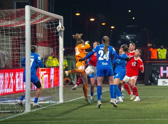 Soccer, Women, Season 2025 2026, Google Pixel Women Bundesliga 15 Matchday , 1 FC Union Berlin Bayer 04 Leverkusen, Dina Orschmann 1 FC Union scores the goal for 1 0 against Carlotta Wamser Leverkusen , Goalkeeper Anne Moll Leverkusen and Lilia Turanyi Leverkusen , 23 01 2026, Copyright: xMatthiasxKochx