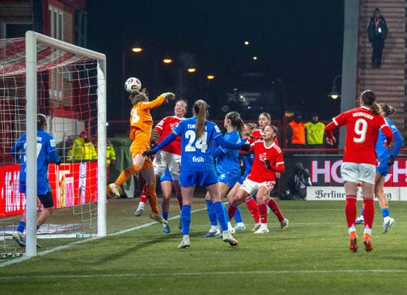 Soccer, Women, Season 2025 2026, Google Pixel Women Bundesliga 15 Matchday , 1 FC Union Berlin Bayer 04 Leverkusen, Dina Orschmann 1 FC Union scores the goal for 1 0 against Carlotta Wamser Leverkusen , Goalkeeper Anne Moll Leverkusen and Lilia Turanyi Leverkusen , 23 01 2026, Copyright: xMatthiasxKochx