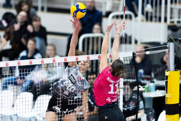 1 Volleyball Bundesliga Women Schwarz Weiss Erfurt vs VC Wiesbaden Erfurt 23 01 2026 Kinga Szücs 10 Schwarz Weiss Erfurt vs Sanne Konijnenberg 11 VC Wiesbaden 1 Volleyball Bundesliga Women Schwarz Weiss Erfurt vs VC Wiesbaden Riethsporthalle Erfurt 23 01 2026 Copyright: xBEAUTIFULxSPORTS Duehringx