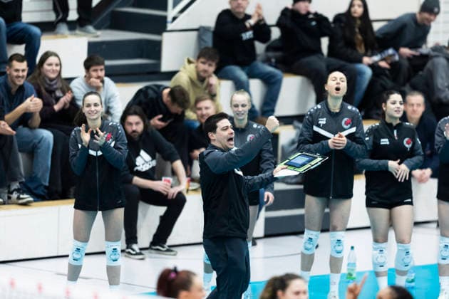 1 Volleyball Bundesliga Women Schwarz Weiss Erfurt vs VC Wiesbaden Erfurt 23 01 2026 Cheers, Paplo Sánchez Coach Schwarz Weiss Erfurt 1 Volleyball Bundesliga Women Schwarz Weiss Erfurt vs VC Wiesbaden Riethsporthalle Erfurt 23 01 2026 Copyright: xBEAUTIFULxSPORTS Duehringx