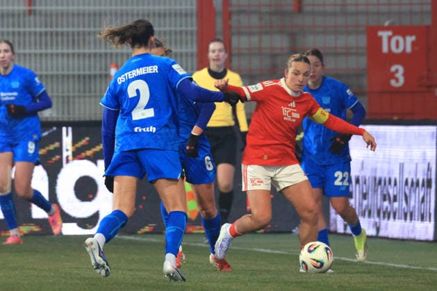 DEU, 2 BL, Frauen, 1 FC Union vs Bayer Leverkusen, 23 01 2026, Stadion Alte Foersterei, Berlin, DEU, 2 BL, Frauen, 1 FC Union vs Bayer Leverkusen, im Bild Lisa Heiseler 1 FC Union Berlin 7 , Ostermeier Selina Bayer Leverkusen 2 DFL regulations prohibit any use of Photographs as image sequences and or quasi video nordphotoxGmbHx xEngler nph00076