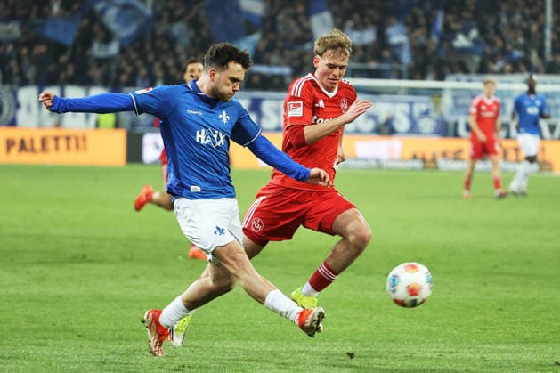 23 01 2026, xtvx, Fußball 2 Bundesliga, SV Darmstadt 98 1 FC Nuremberg v l Zweikampf, Duell, duel, tackle, compete Sergio Lopez SV Darmstadt 98 Fabio Gruber 1 FC Nuernberg DFL DFB REGULATIONS PROHIBIT ANY USE OF PHOTOGRAPHS as IMAGE SEQUENCES and or QUASI VIDEO Darmstadt