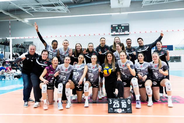 1 Volleyball Bundesliga Women Schwarz Weiss Erfurt vs VC Wiesbaden Erfurt 23 01 2026 Winner photo Schwarz Weiss Erfurt 1 Volleyball Bundesliga Women Schwarz Weiss Erfurt vs VC Wiesbaden Riethsporthalle Erfurt 23 01 2026 Copyright: xBEAUTIFULxSPORTS Duehringx