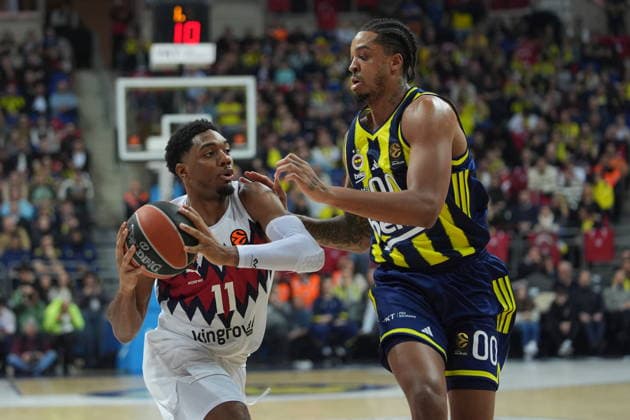 Fenerbahce Beko v Kosner Baskonia - EuroLeague ISTANBUL, TURKIYE - JANUARY 23: Armando Bacot (00) of Fenerbahce Beko in action against Trent Forrest (11) of Kosner Baskonia during the EuroLeague week 24 basketball match between Fenerbahce Beko and Kosner Baskonia at Ulker Sports and Event Hall in Istanbul, Turkiye on January 23, 2026. Beyza Comert Anadolu Istanbul Turkey. Editorial use only. Please get in touch for any other usage.  Copyright: x2026xAnadoluxBeyzaxComertx