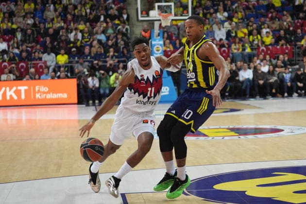 Fenerbahce Beko v Kosner Baskonia - EuroLeague ISTANBUL, TURKIYE - JANUARY 23: Devon Hall (20) of Fenerbahce Beko in action against Trent Forrest (11) of Kosner Baskonia during the EuroLeague week 24 basketball match between Fenerbahce Beko and Kosner Baskonia at Ulker Sports and Event Hall in Istanbul, Turkiye on January 23, 2026. Beyza Comert Anadolu Istanbul Turkey. Editorial use only. Please get in touch for any other usage.  Copyright: x2026xAnadoluxBeyzaxComertx