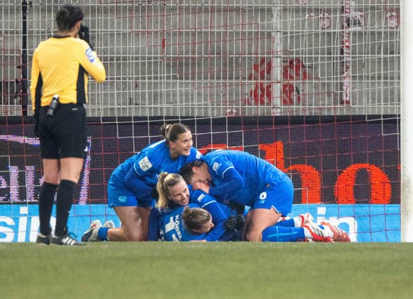 Soccer, Women, Season 2025 2026, Google Pixel Women Bundesliga 15 Matchday , 1 FC Union Berlin Bayer 04 Leverkusen, Leverkusen cheers after goal to 1 2 by Kristin Kögel Leverkusen , 23 01 2026, Copyright: xMatthiasxKochx