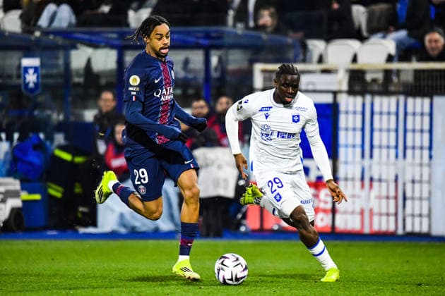 FOOTBALL : AJ Auxerre vs Paris SG - Ligue 1 - JournÃ e 19 - 23 01 2026 Bradley Barcola (Paris SG) Marvin Senaya (AJ Auxerre) AuxerreFrance  Copyright: xBaptistexAutissierx