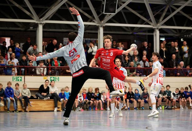 23 01 2026, Germany, Korntal Münchingen, Handball charity match, SG BBM Bietigheim vs Fivers WAT Margareten, f l Oleksii Novikov WAT , Nicola Bacani Bietigheim