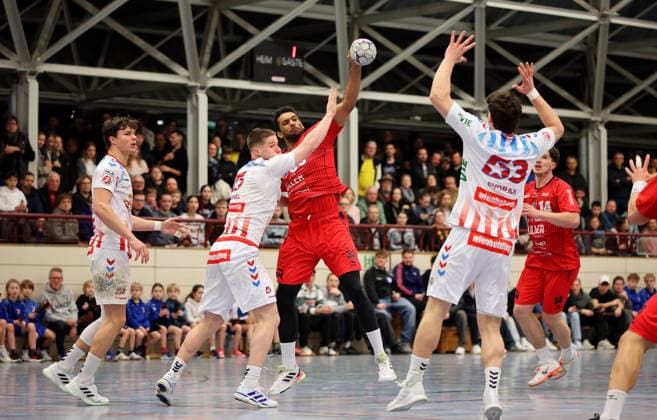 23 01 2026, Germany, Korntal Münchingen, Handball charity match, SG BBM Bietigheim vs Fivers WAT Margareten, f l Maximilian Danhel WAT , Djibril M Benque Bietigheim