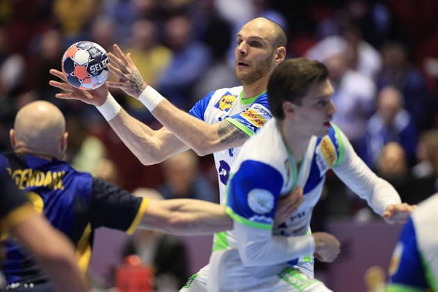 Slovenia s Borut Mackovsek in action during the 2026 EHF European Men s Handball Championship the EHF Euro 2026 match between Slovenia and Sweden, at Malmo Arena in Malmo, Sweden, on January 23, 2026 MALMÖ SWEDEN x10600x  Copyright: xAndreasxHillergren TTx EHF EURO 2026 SLOVENIA- SWEDEN