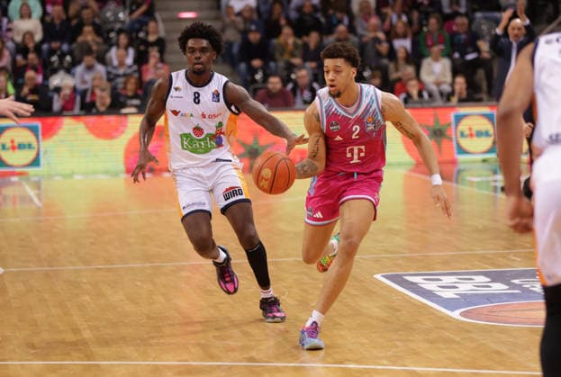 Alijah Comithier Bonn, R on the ball against Kassim Nicholson Rostock , Telekom Baskets Bonn vs Rostock Seawolves, easyCredit BBL, Matchday 17, Telekom Dome Bonn, 23 01 2026