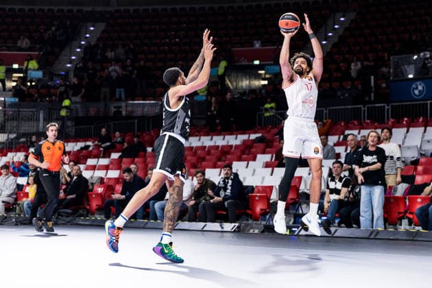MUNICH, GERMANY - JANUARY 23: Collin Malcolm (Hapoel IBI Tel Aviv, 17) shoots a three pointer during the Turkish Airlines EuroLeague match between Partizan Mozzart Bet Belgrade vs. Hapoel IBI Tel Aviv at BMW Park on round 24 of Turkish Airlines EuroLeague on January 23, 2026 in Munich, Germany. Bavaria Germany Copyright: xSteffiexWunderlx