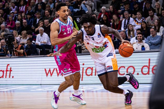 easyCredit Basketball Bundesliga, Telekom Baskets Bonn vs Rostock Seawolves, Carnival game, 23 01 2026 Kassim Nicholson ROSTOCK SEAWOLVES 8 and Joel Aminu Telekom Baskets Bonn 21 easyCredit Basketball Bundesliga, Telekom Baskets Bonn vs Rostock Seawolves, Carnival game, 23 01 2026, Telekom Dome Bonn Copyright: xBEAUTIFULxSPORTS Derixx