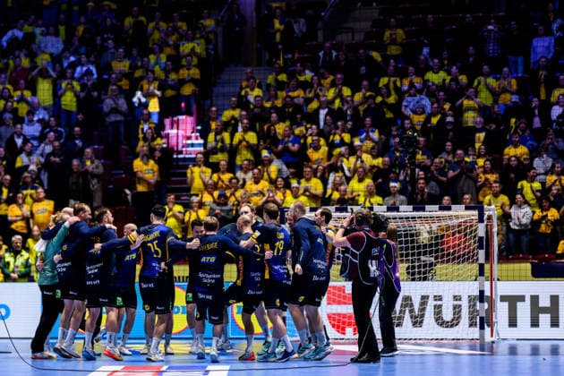 260123 Players of Sweden celebrate after the EHF European Handball Championship main round match between Slovenia and Sweden on January 23, 2026 in Malmö Photo Petter Arvidson BILDBYRAN kod PA PA1136 handball handball handballs em 2026 sverige sweden slovenia slovenien ehf european handball championship bbeng jubel  Copyright: PETTERxARVIDSON BB260123PA262