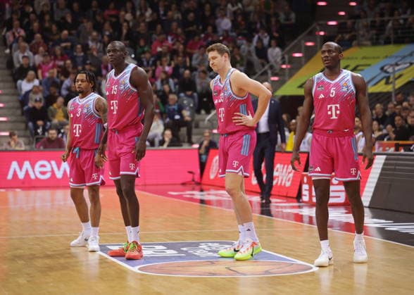 Zachery Cooks, Kur Jongkuch, Patrick Heckmann, Tylan Birts Telekom Baskets Bonn vs Rostock Seawolves 17 Speiltag Saison 2025 26